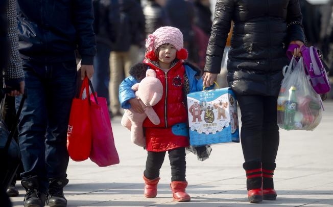 Shanghai Officials Relax One-child Rules In Hopes Of Relieving Population Aging