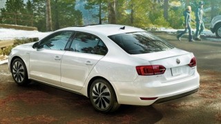 U.S. June Auto Sales Hit Level Not Seen Since July 2006