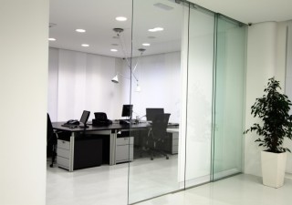 Glass Partitions – Airy Virtual Rooms In Offices