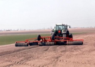 Quick Look At Some Of The Uses Of Agricultural Machinery