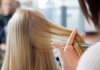 How Much Does A Hairstylist Earns?
