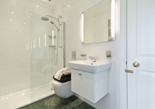 Tips On Decorating A Small Bathroom