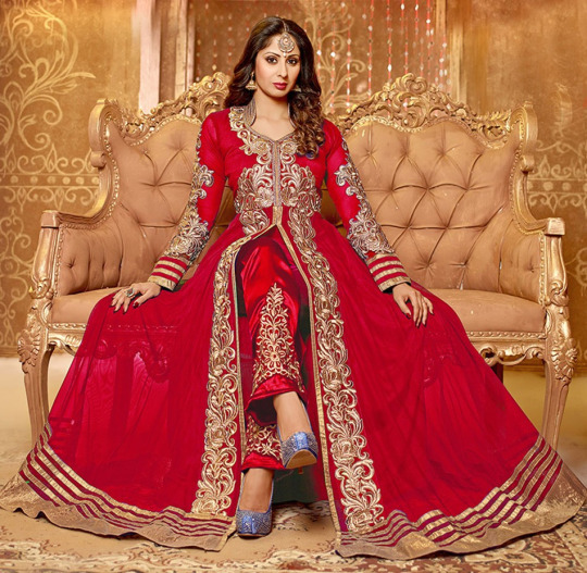 Get The Premium Range Of Ethnic Salwar Suits Online