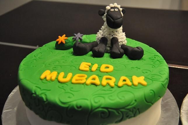 Spend A Gala Time With Great Food and Cakes On Eid