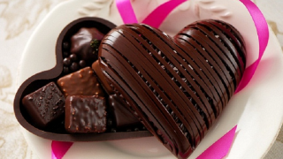 Sweeten Up Your Romance With These Amazing Chocolate Day Gift Ideas For him/her