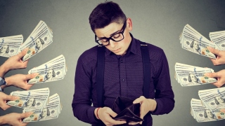 Quickly Overcome The Financial Crises by Availing Payday Loan Lenders