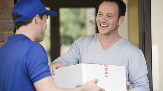 How To Select The Right International Delivery Services?