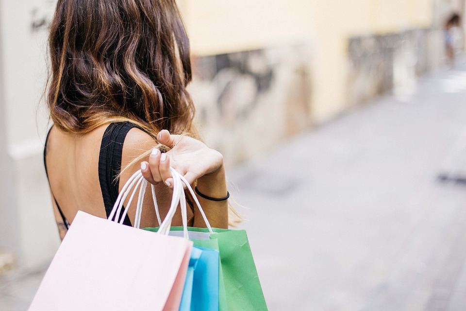 10 Ways to Stop Overspending On Clothes